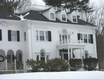 windows on a Colonial Revival house